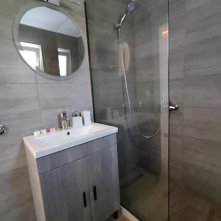 Apartment Gordis Absolute Beachfront Apartment & Studio