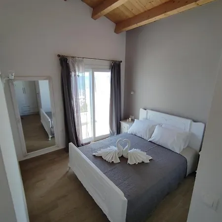Gordis Absolute Beachfront Apartment & Studio