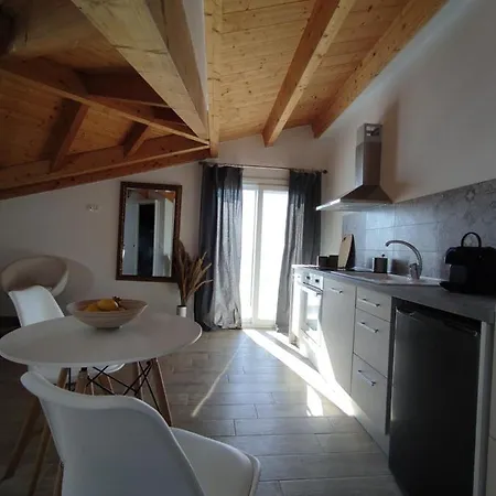 Apartment Gordis Absolute Beachfront Apartment & Studio *