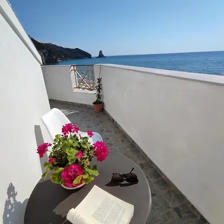 Gordis Absolute Beachfront Apartment & Studio
